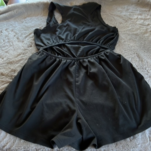 Gap Racerback Cutout Shorts Romper - Picture 2 of 4